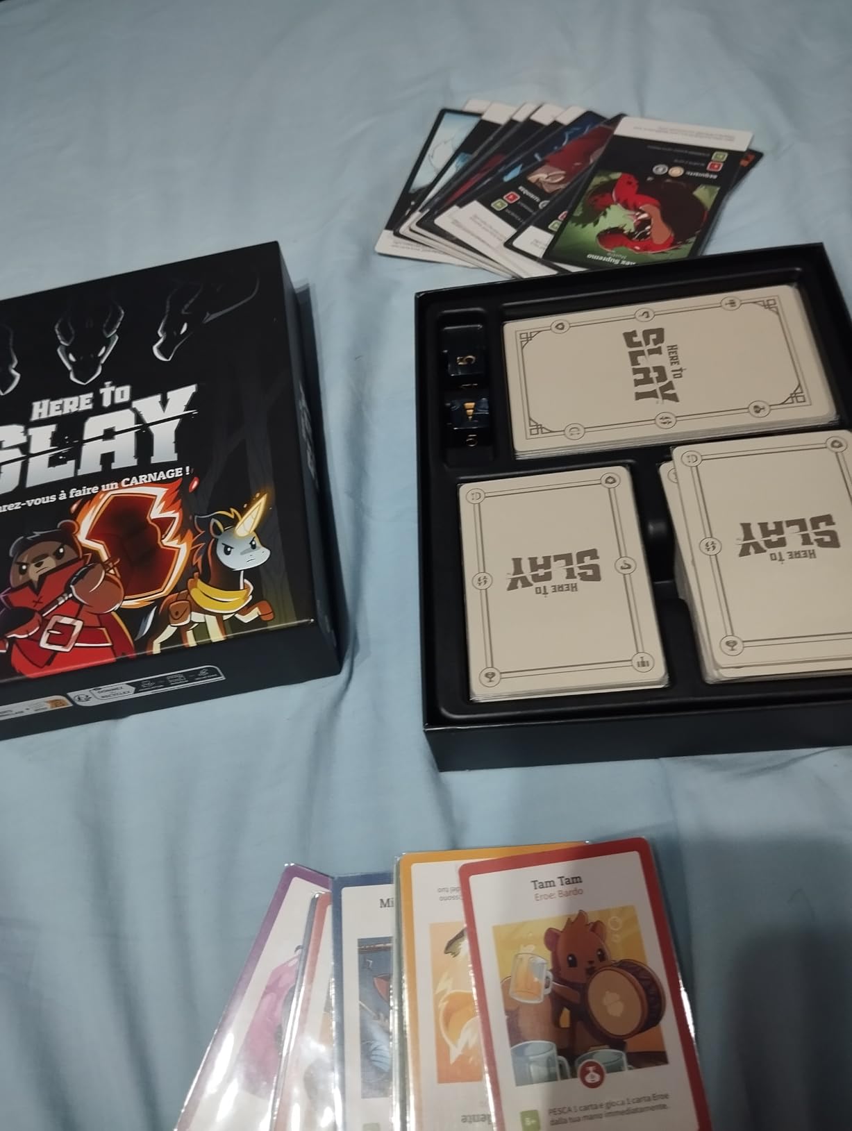 Asmodee Here to Slay gioco di carte base edizione italiana 2-6 giocatori