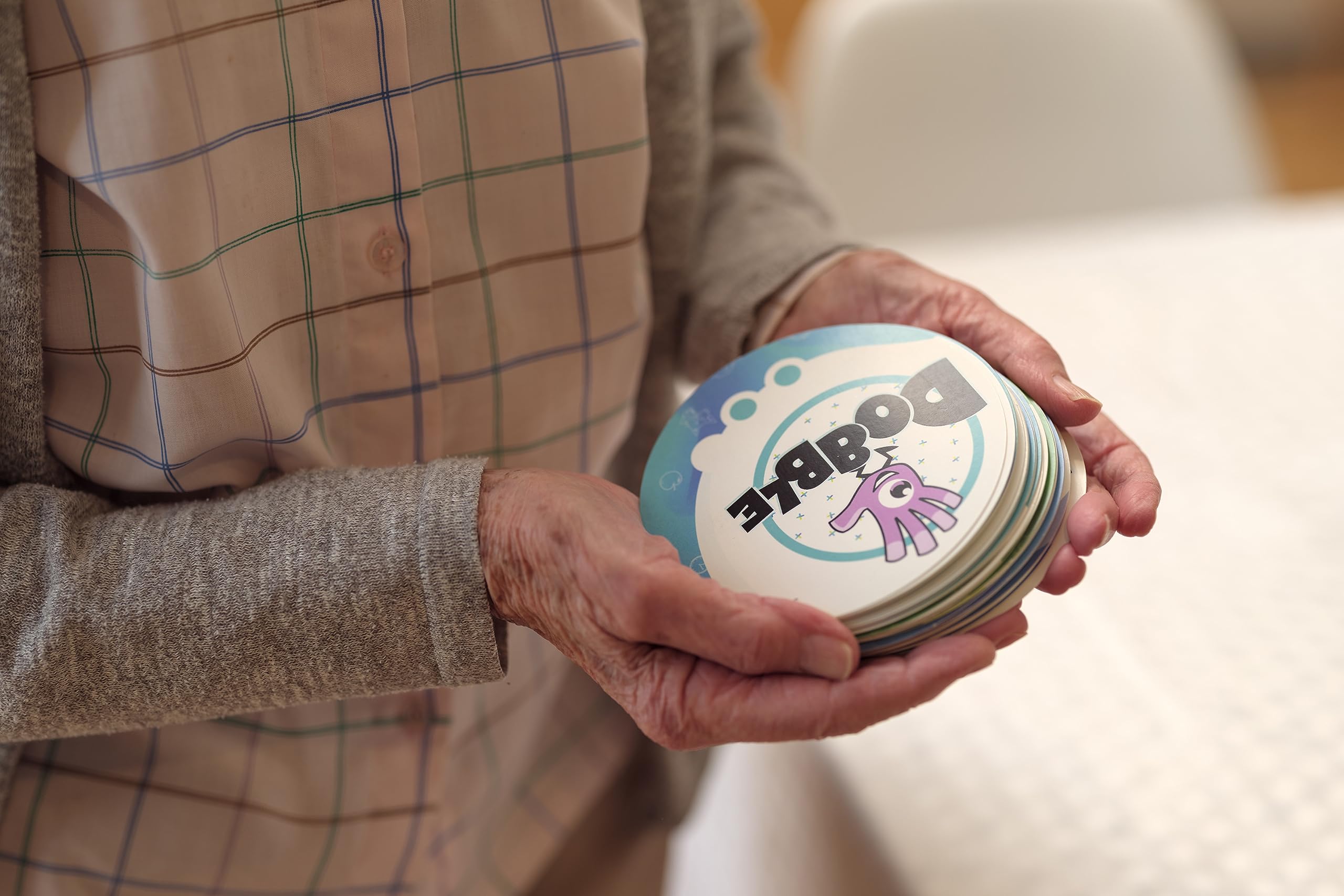 Asmodee Dobble Access+ gioco di osservazione carte grandi
