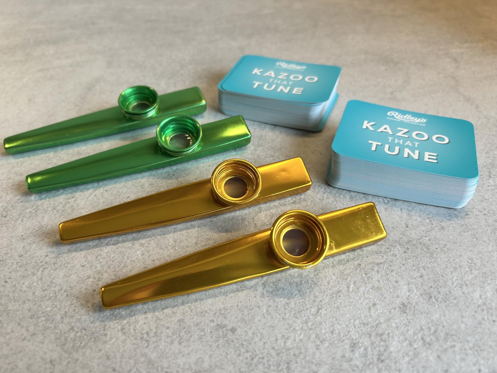 Asmodee Kazoo That Tune party game musicale con kazoo