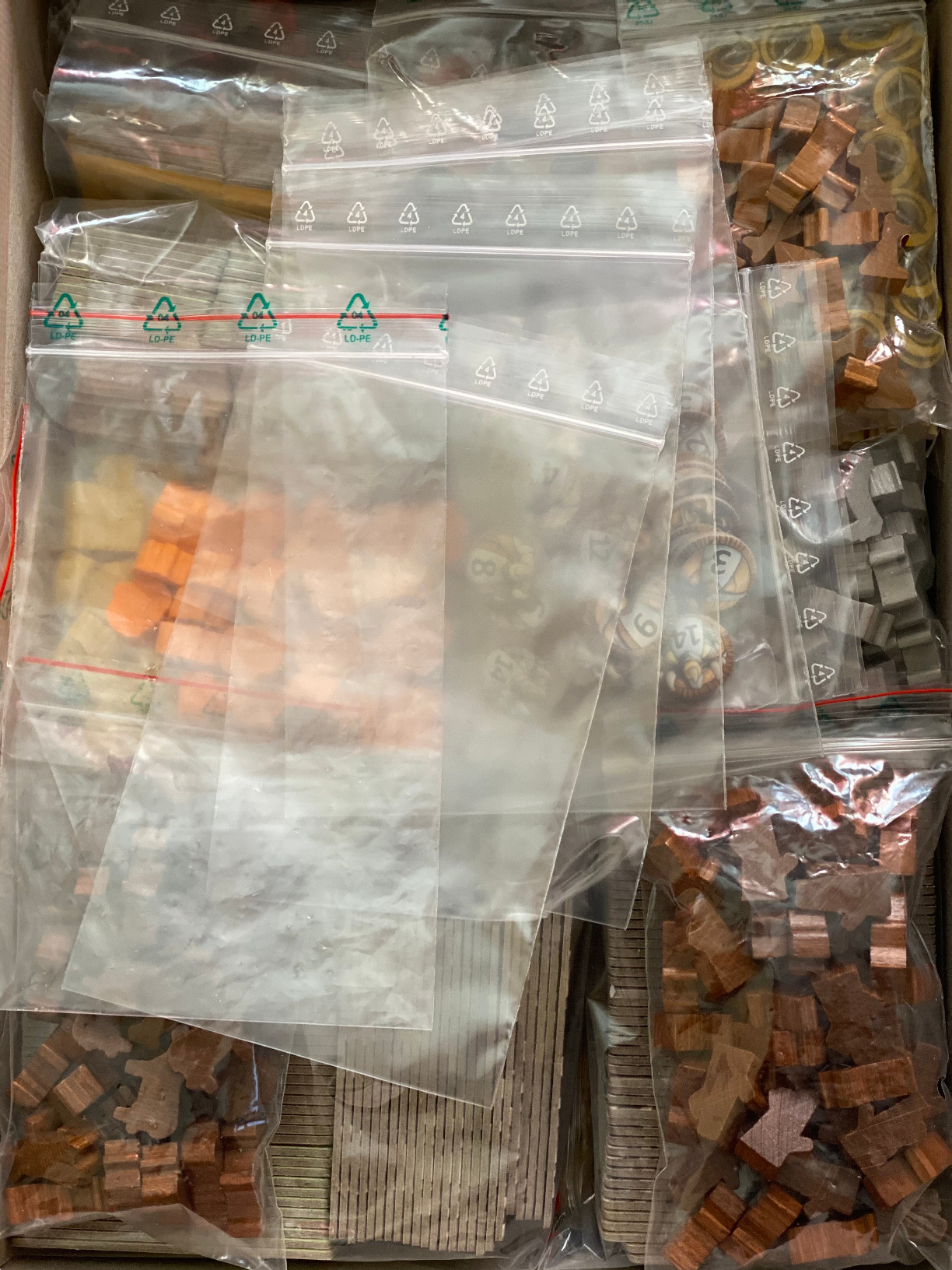 Caverna Asmodee gioco tavolo strategia 1-7 giocatori italiano