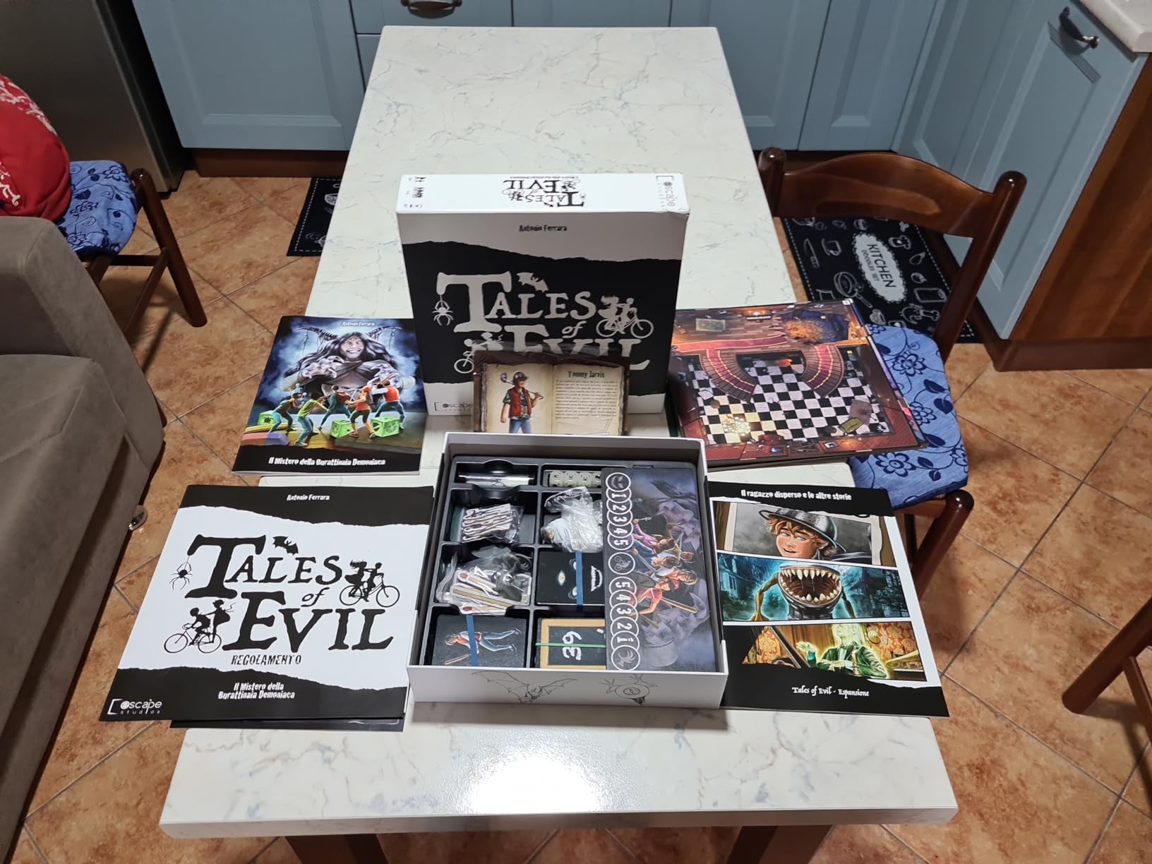 Asmodee Giochi per Famiglie Tales of Evil Gioco Tavolo 1-6 ITA Horror