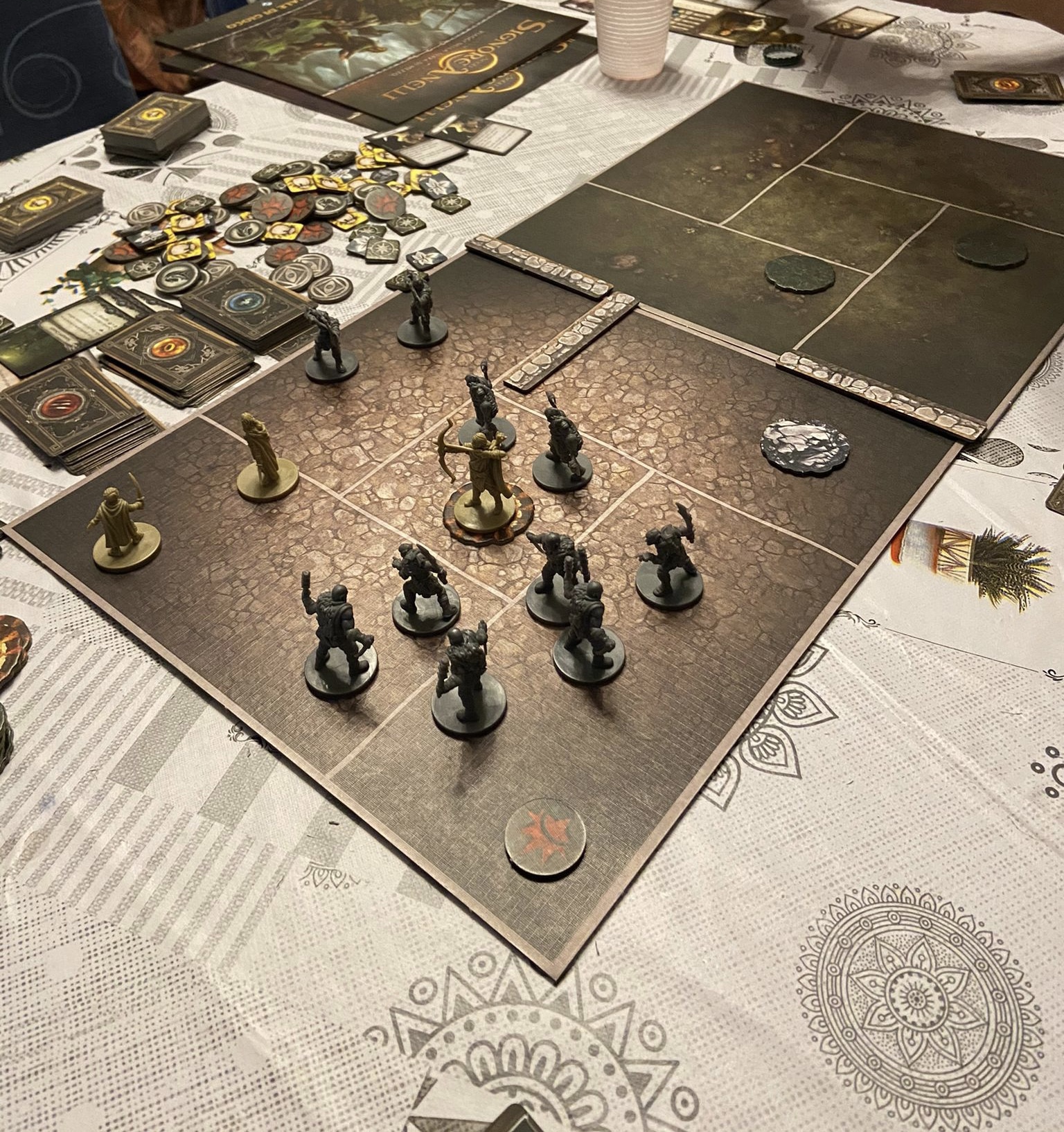 Asmodee Viaggi nella Terra di Mezzo gioco da tavolo cooperativo con app