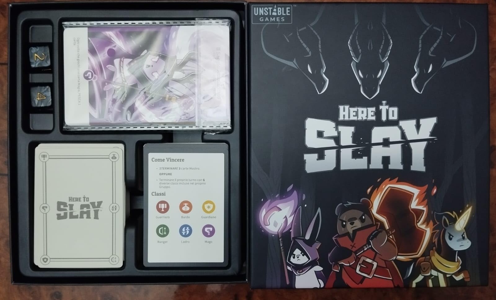 Asmodee Here to Slay gioco di carte base edizione italiana 2-6 giocatori