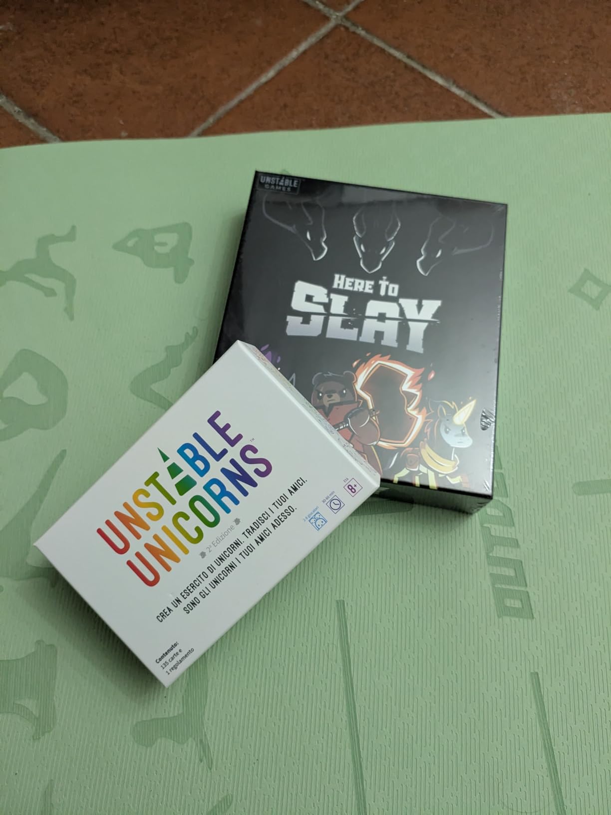 Asmodee Here to Slay gioco di carte base edizione italiana 2-6 giocatori