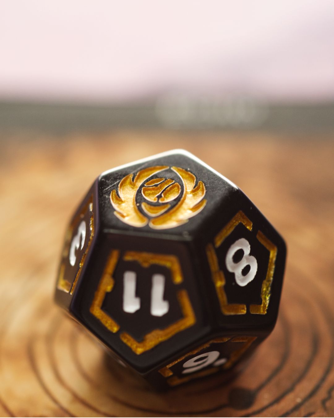 Modiphius Sovereign Dice Pack dadi 8x d8 + d12 oro