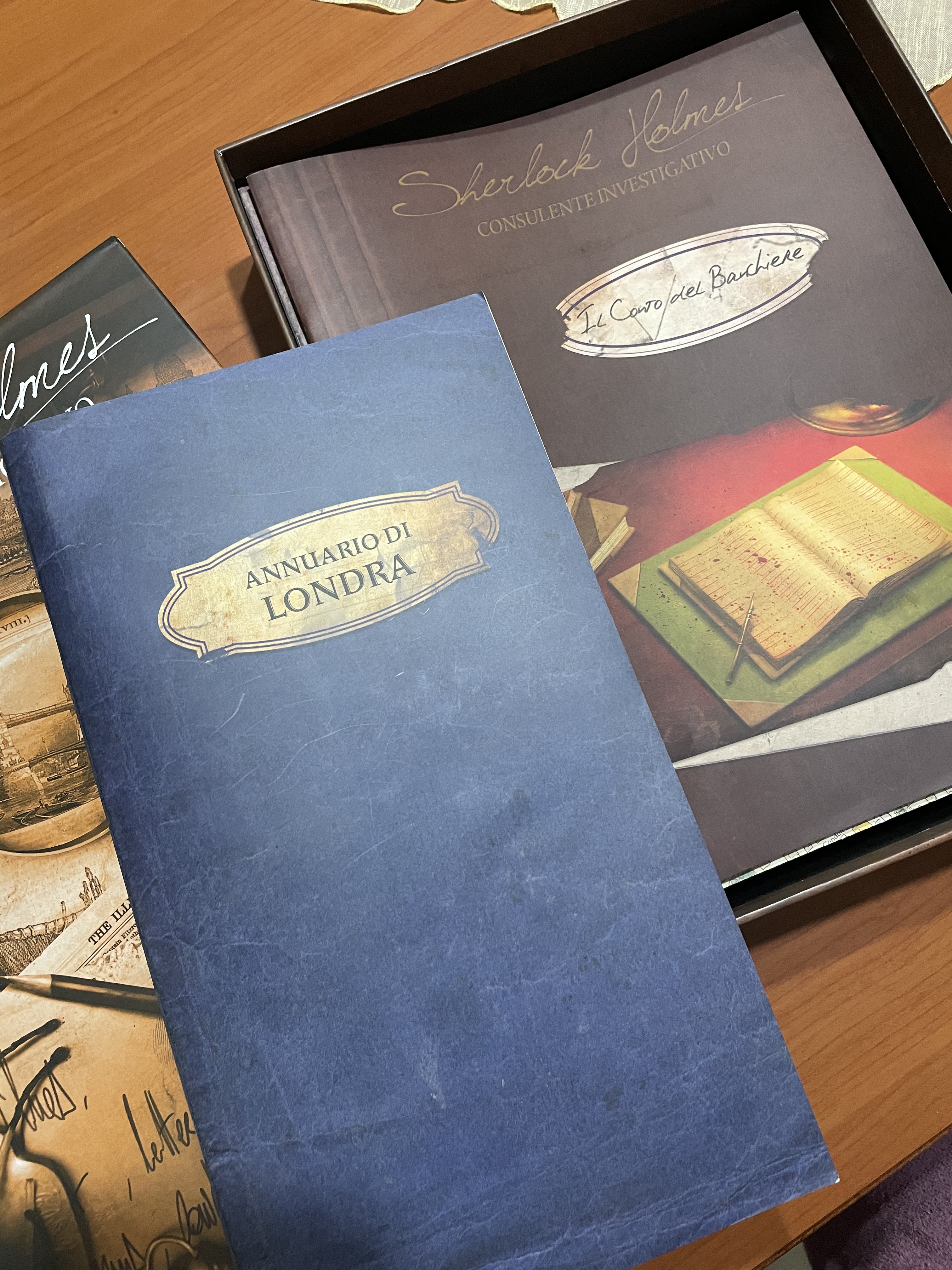 Asmodee Sherlock Holmes Delitti del Tamigi gioco investigativo 10 casi