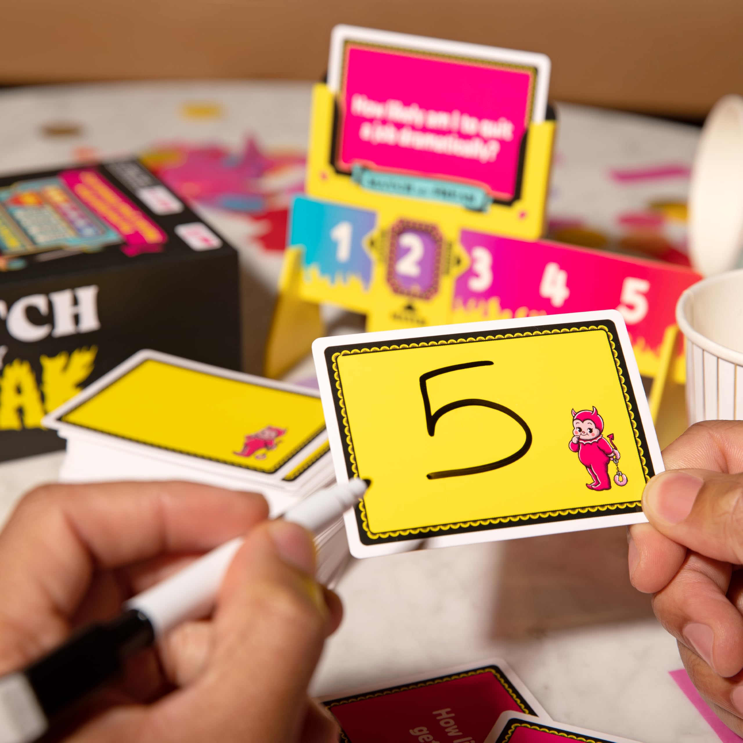 Asmodee Match My Freak gioco di carte adulti italiano 150 carte