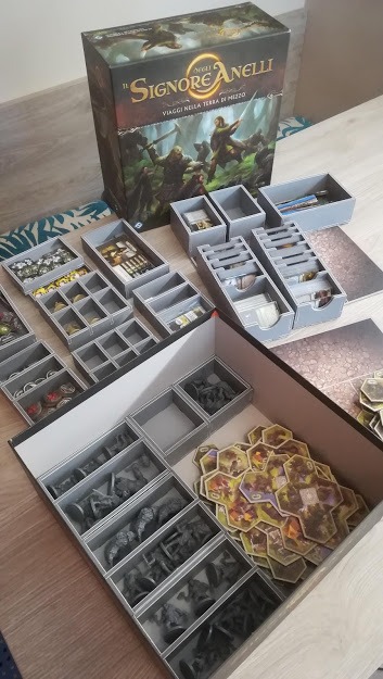 Asmodee Viaggi nella Terra di Mezzo gioco da tavolo cooperativo con app