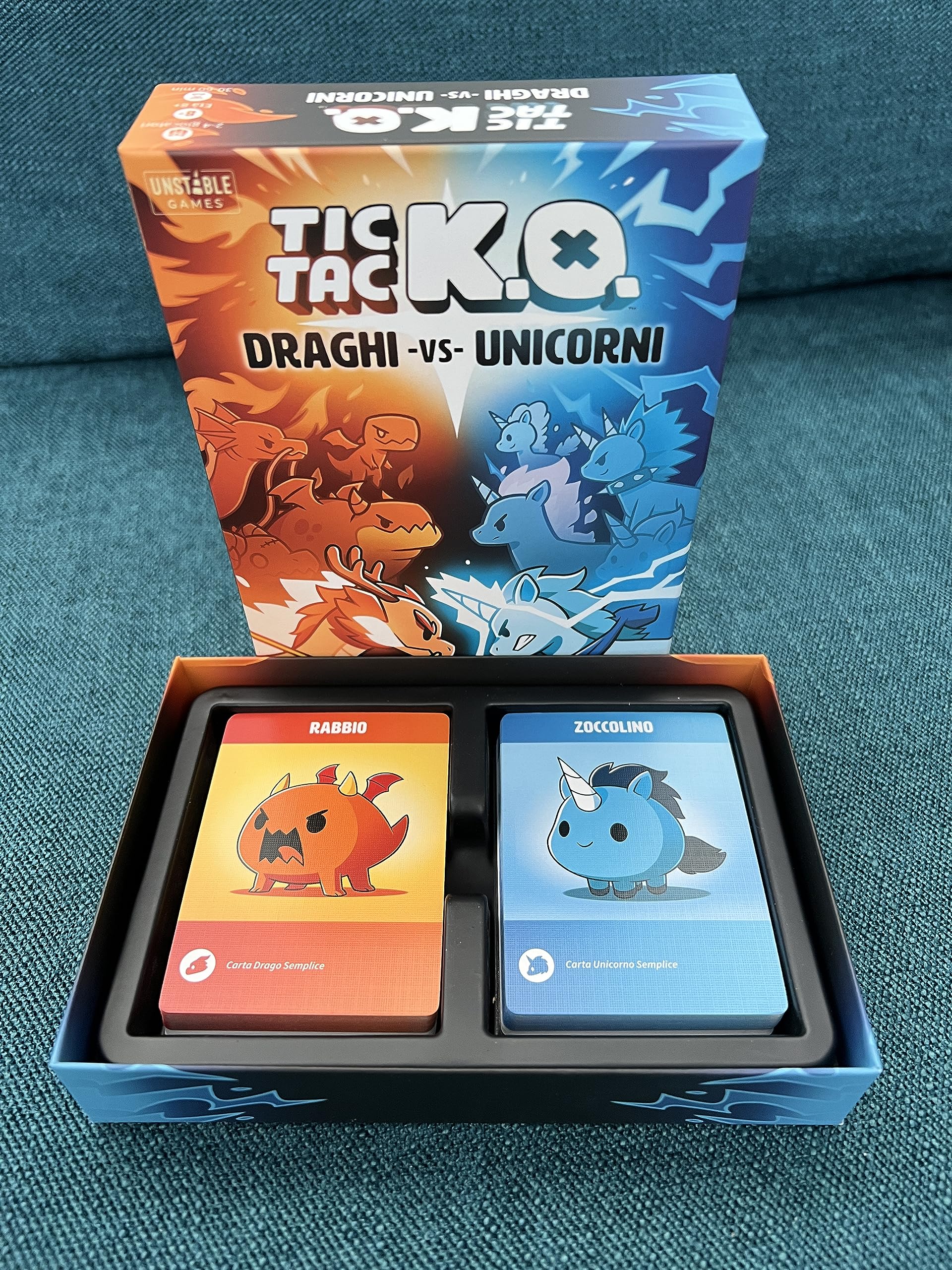 Asmodee Tic Tac K.O. Draghi Vs Unicorni carte da gioco