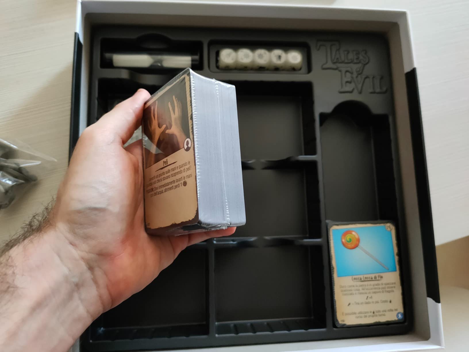 Asmodee Giochi per Famiglie Tales of Evil Gioco Tavolo 1-6 ITA Horror