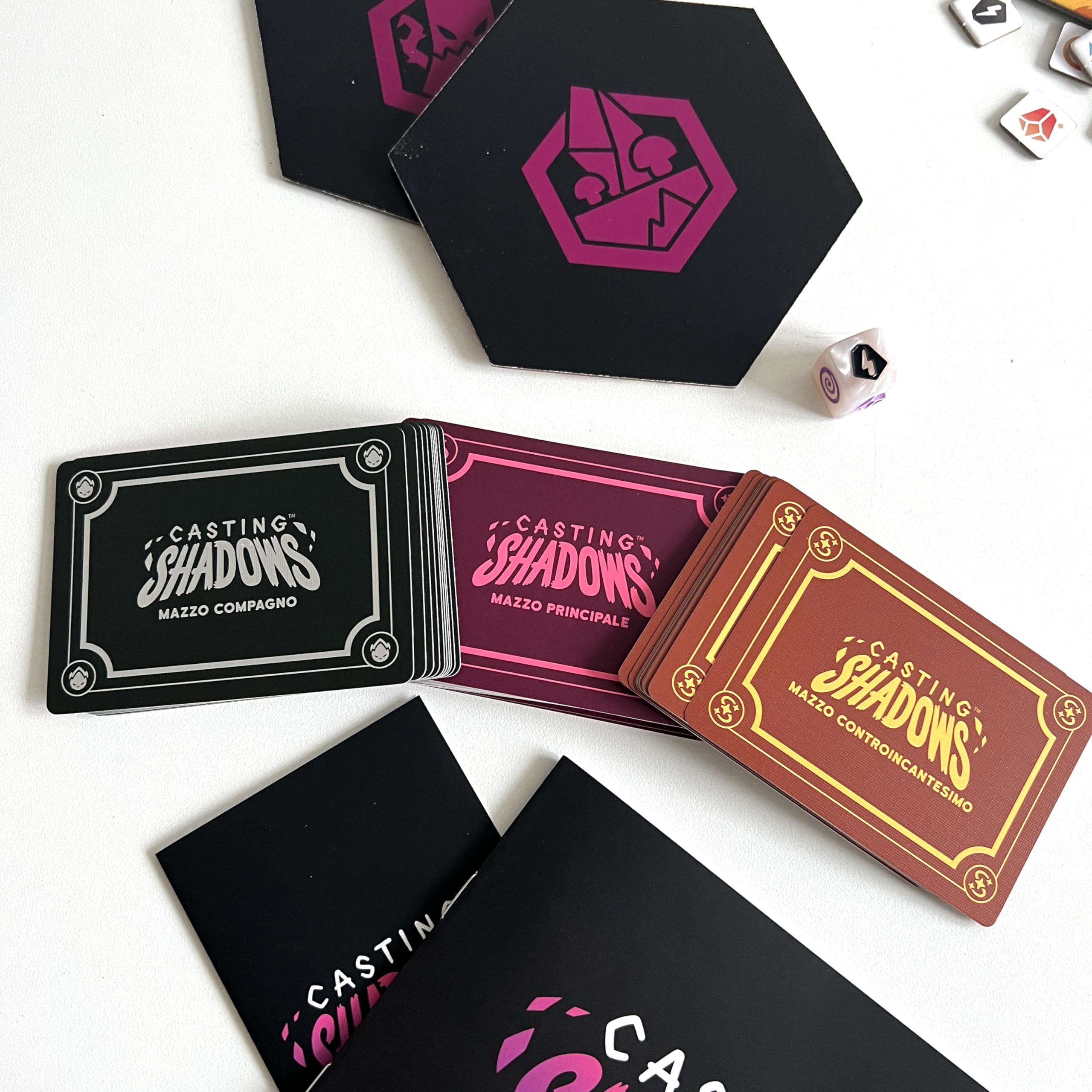 Asmodee Casting Shadows gioco carte strategico fantasy