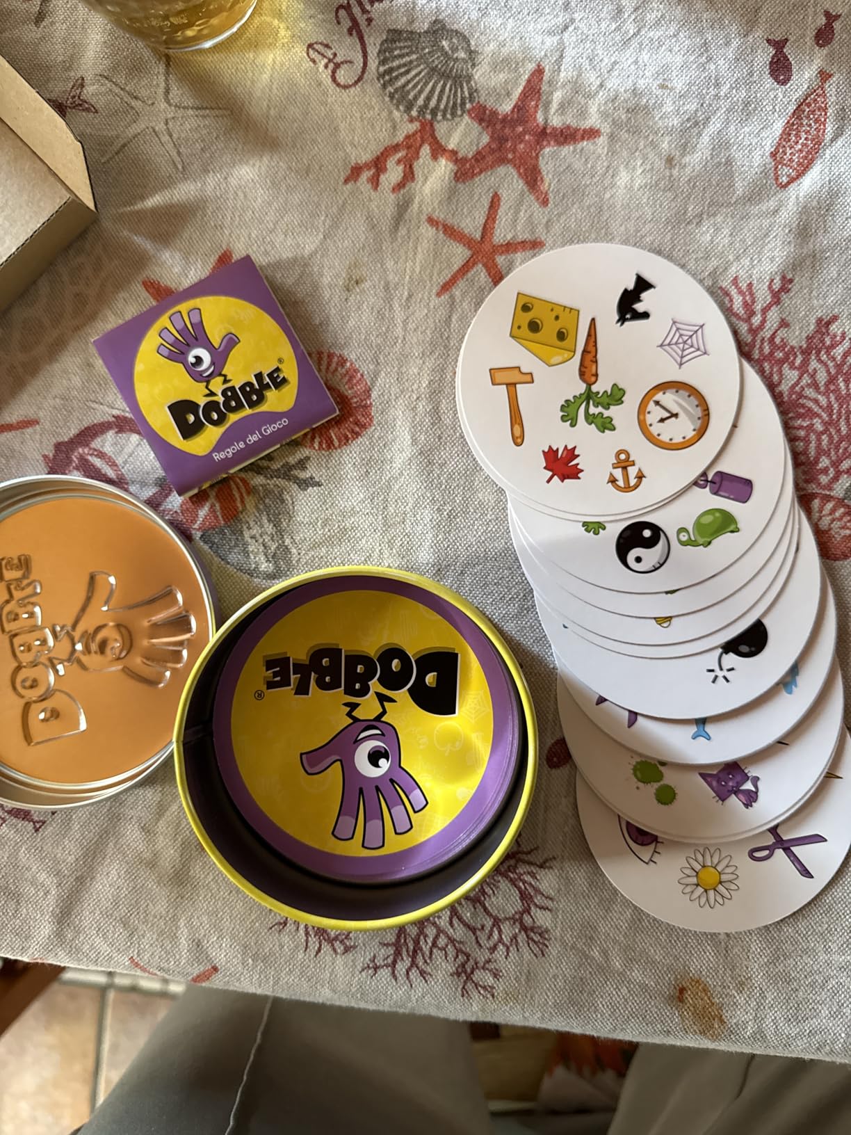 Asmodee Dobble Classico gioco di carte edizione italiana 2-8 giocatori