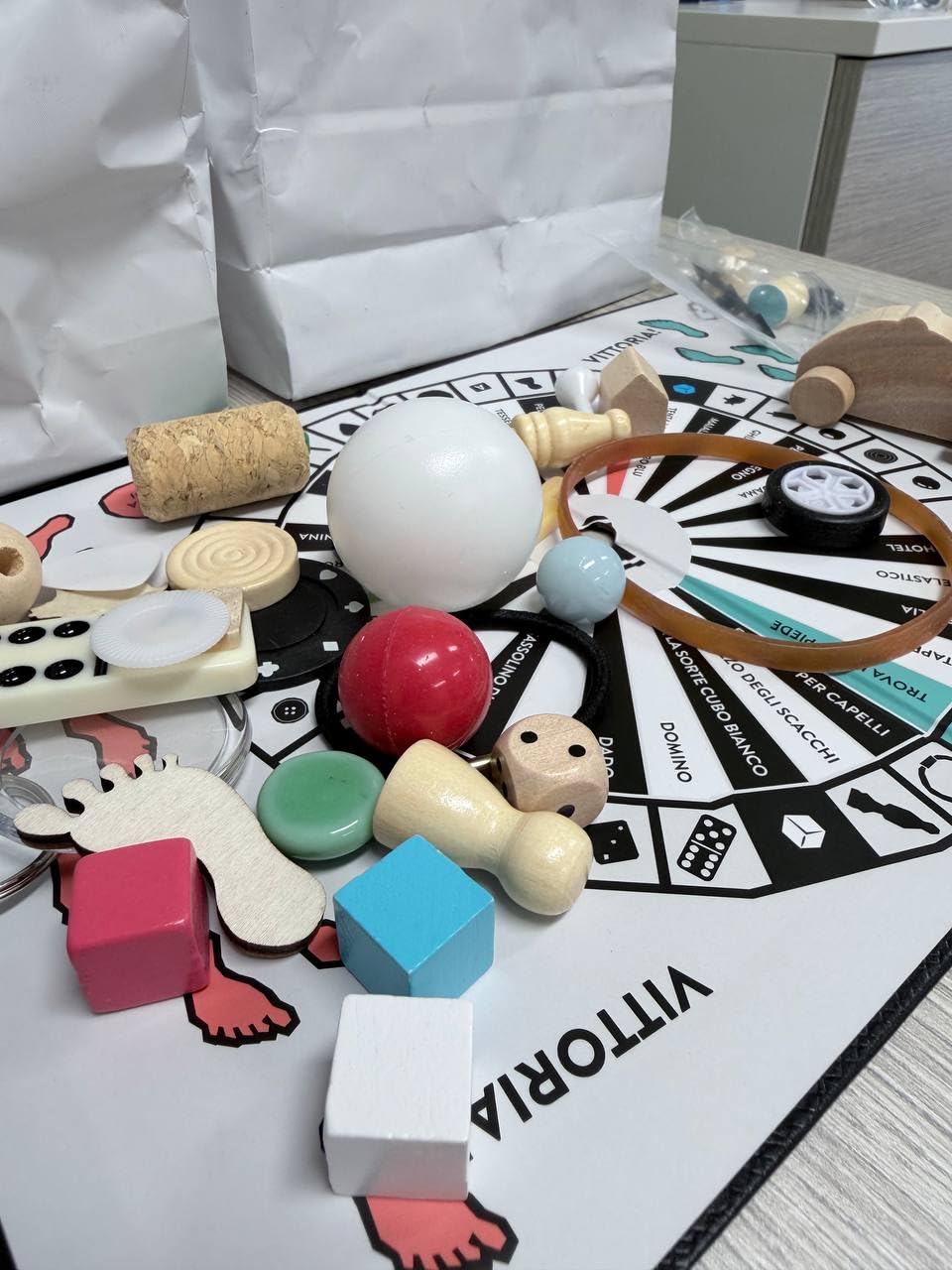 Asmodee The Sock Game Gioco da Tavolo Tattile 2 Squadre