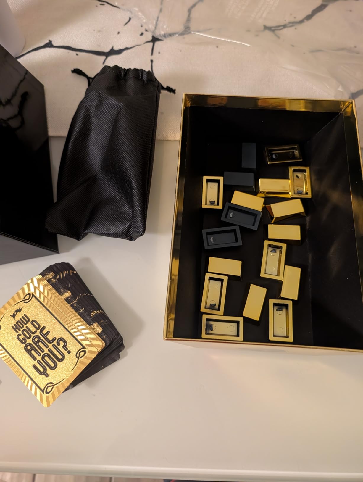 Asmodee How Gold Are You? gioco di bluff 3-6 giocatori