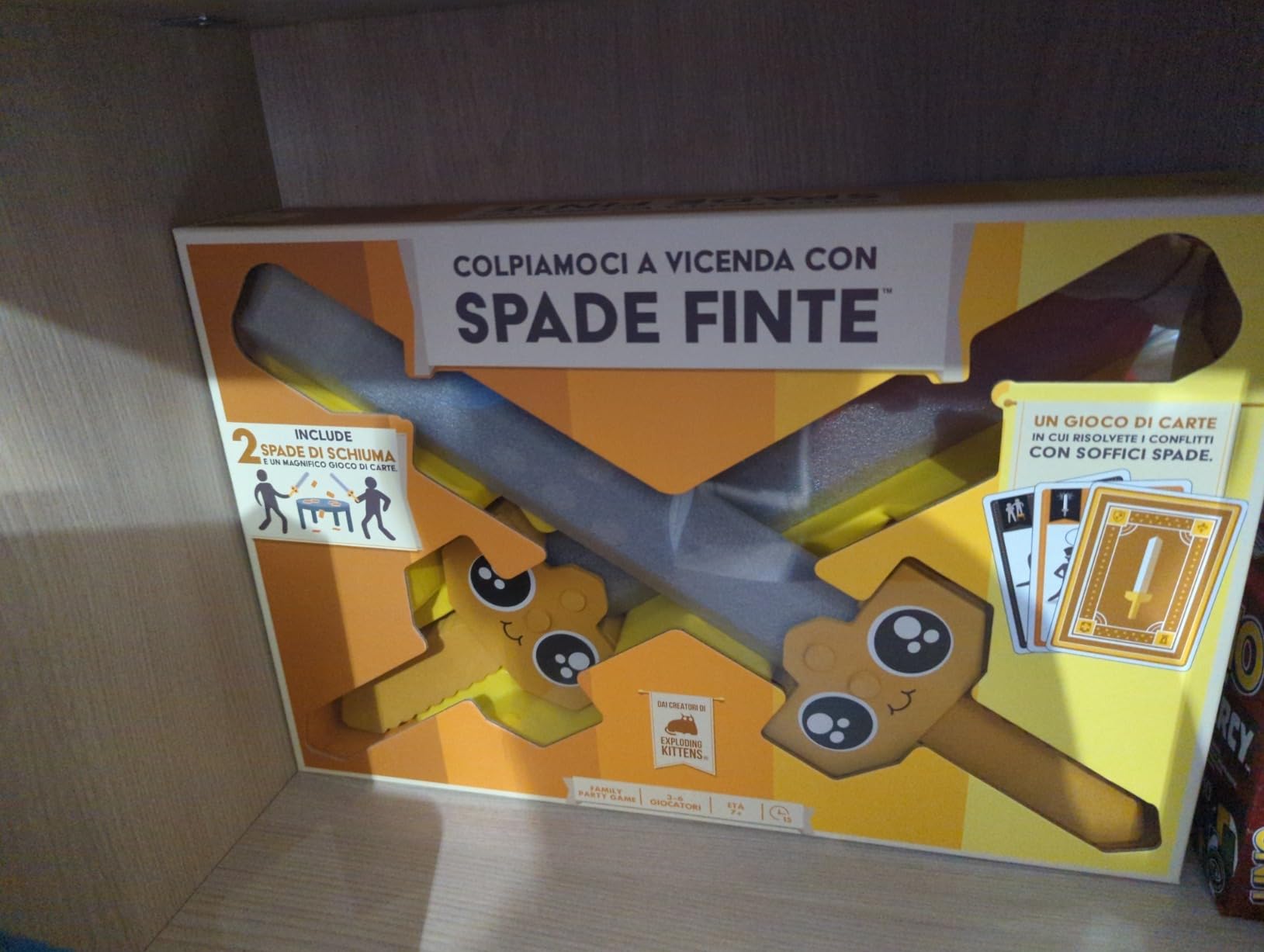 Asmodee Colpiamoci con Spade Finte gioco di carte 3-6 giocatori