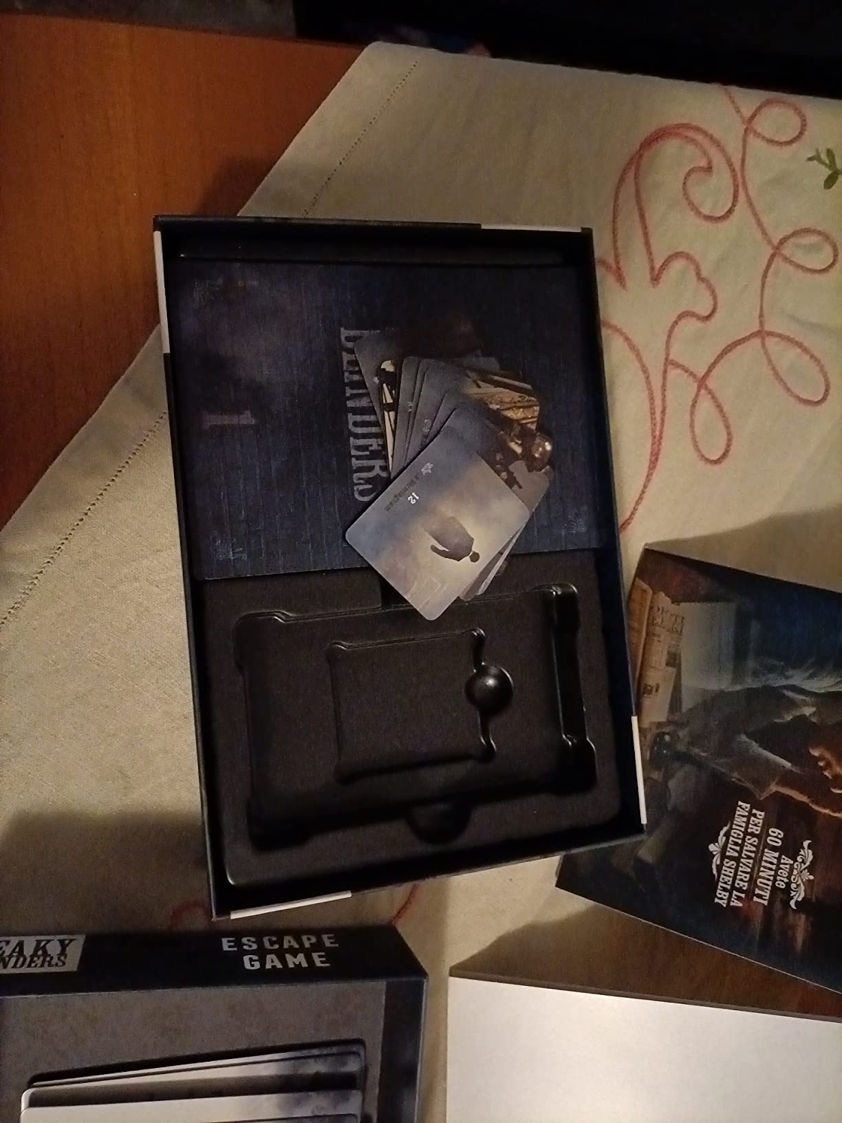 Asmodee Peaky Blinders Escape Game gioco società 2-8 giocatori