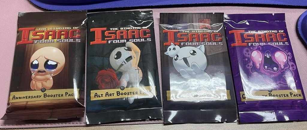 Maestro Binding of Isaac Four Souls bustine bundle carte