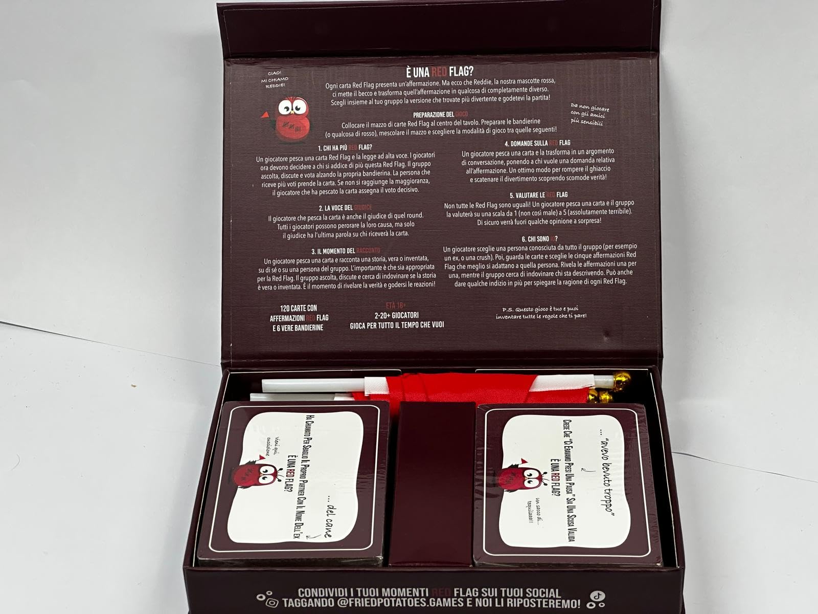 Asmodee Party Games È una Red Flag? Edizione VM18 gioco carte 18+