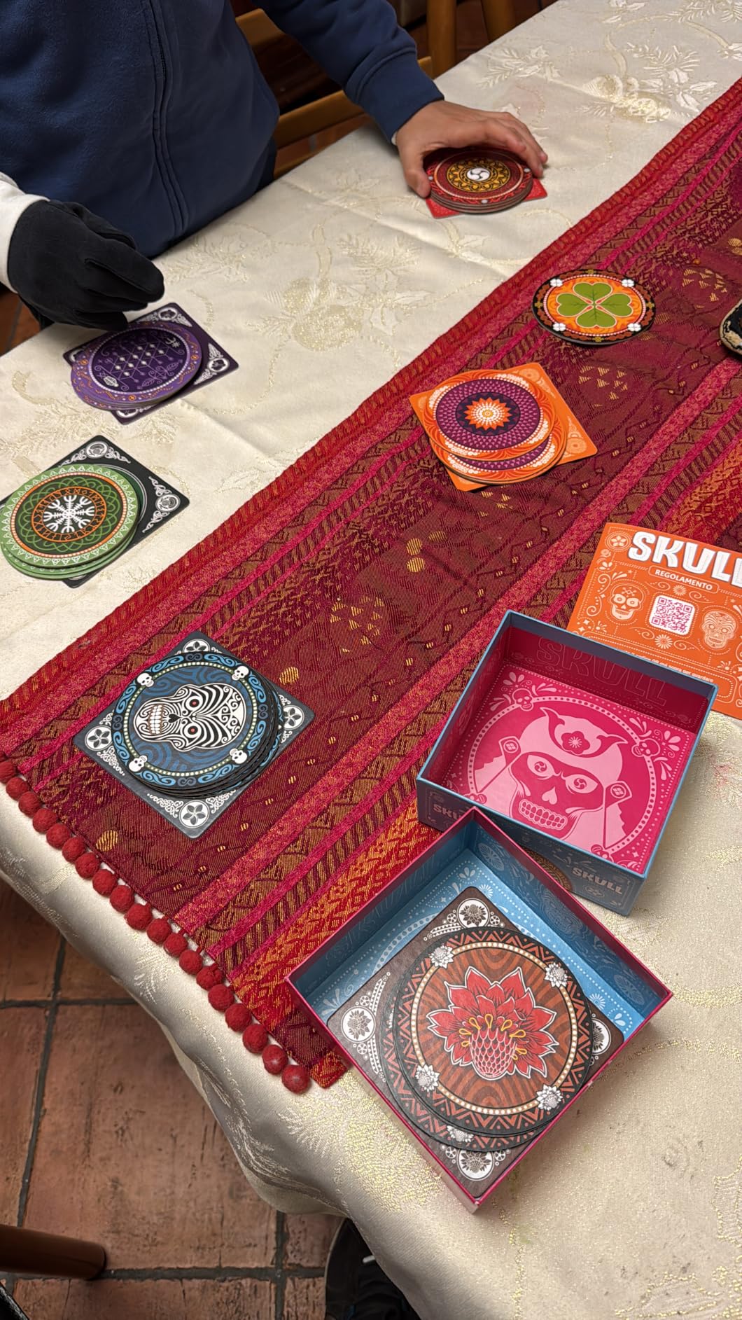 Asmodee Skull Gioco Bluff 3-6 Giocatori Edizione Italiana