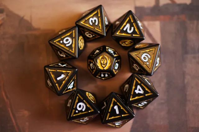 Modiphius Sovereign Dice Pack dadi 8x d8 + d12 oro