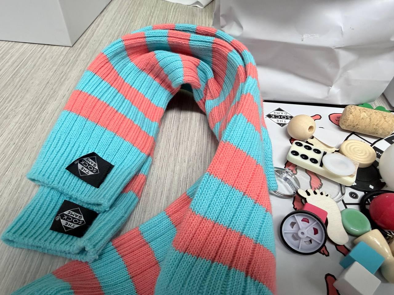 Asmodee The Sock Game Gioco da Tavolo Tattile 2 Squadre