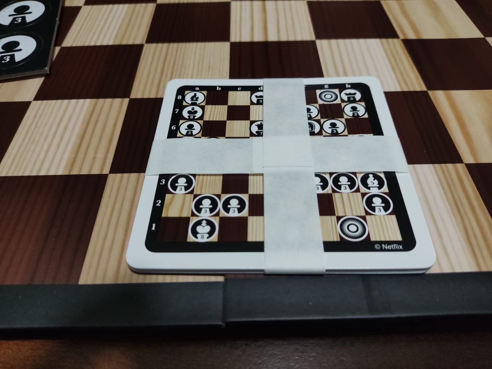 Asmodee Queen's Gambit Regina Scacchi gioco tavolo 2-4 giocatori