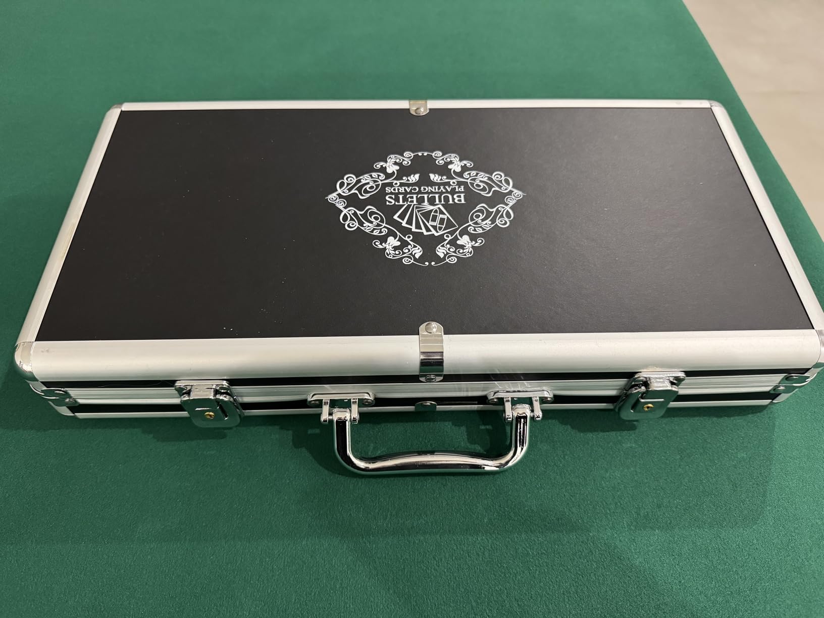 Bullets Playing Cards Set Poker 300 Fiches Clay con Valigetta