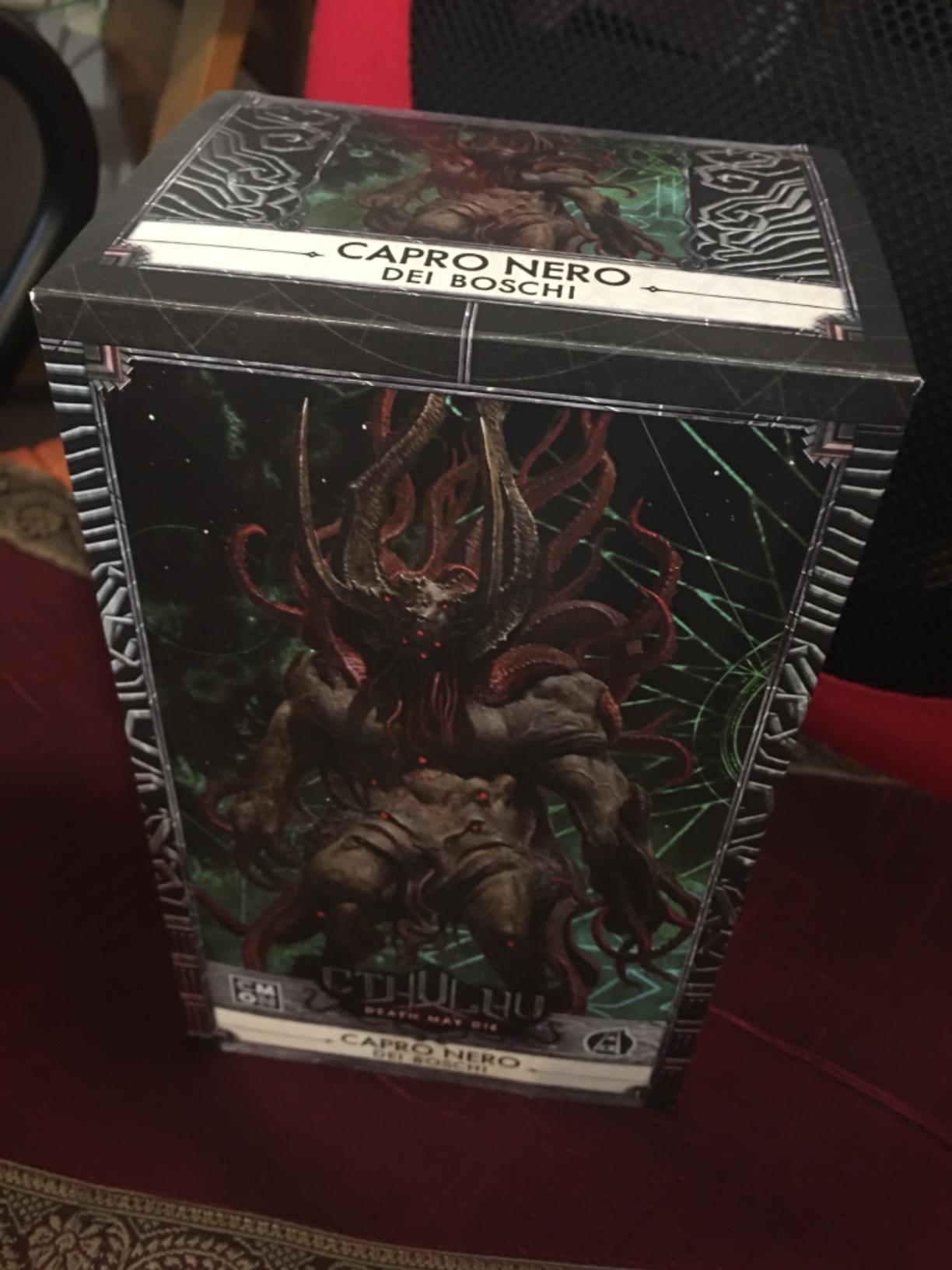 Asmodee Cthulhu Death May Die Capro Nero dei Boschi espansione gioco tavolo
