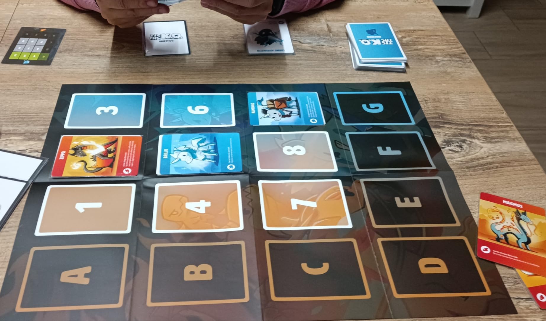 Asmodee Tic Tac K.O. Draghi Vs Unicorni carte da gioco