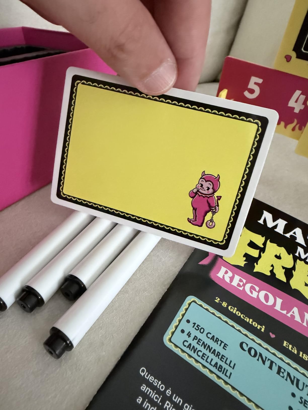 Asmodee Match My Freak gioco di carte adulti italiano 150 carte