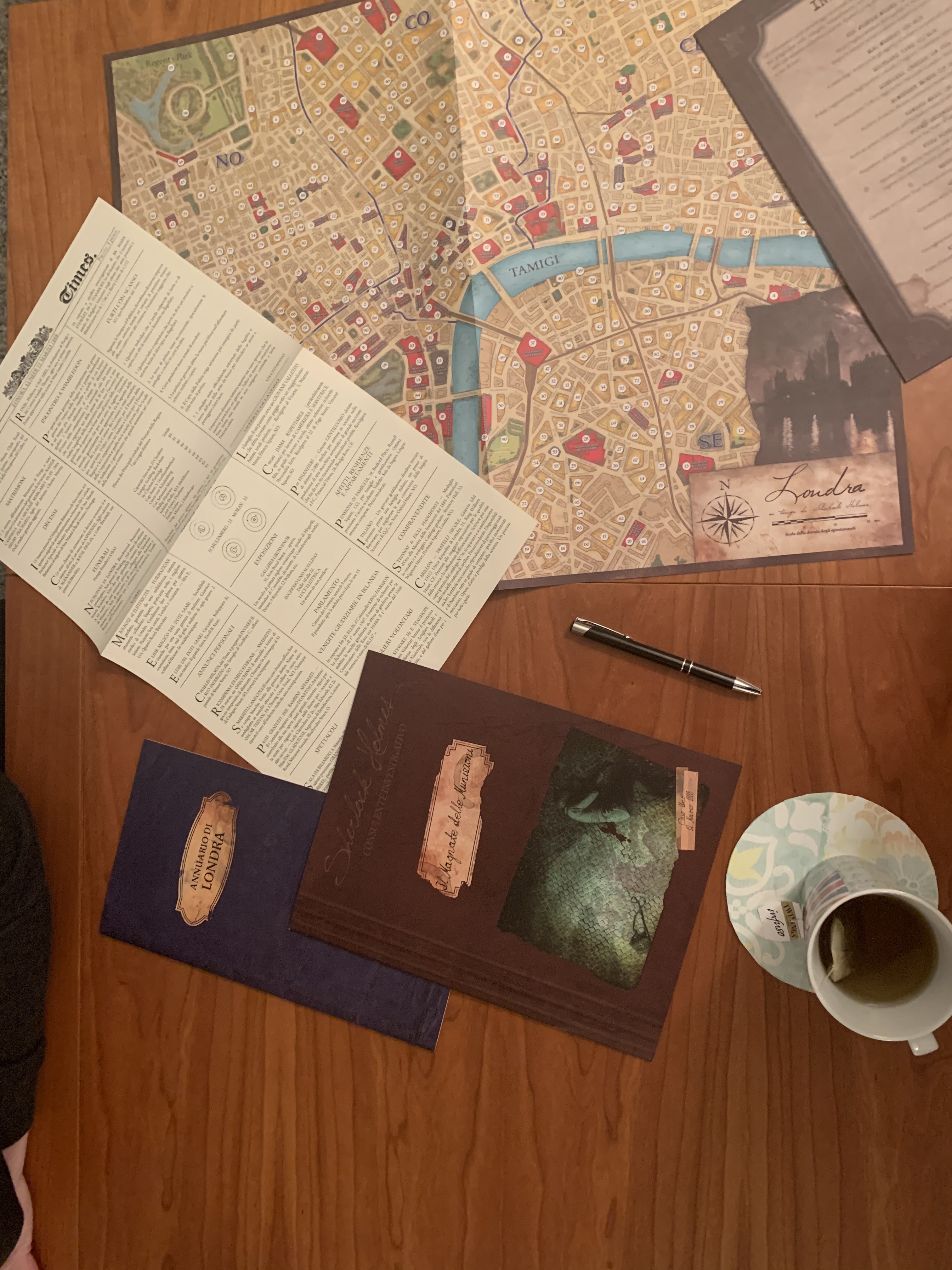 Asmodee Sherlock Holmes Delitti del Tamigi gioco investigativo 10 casi