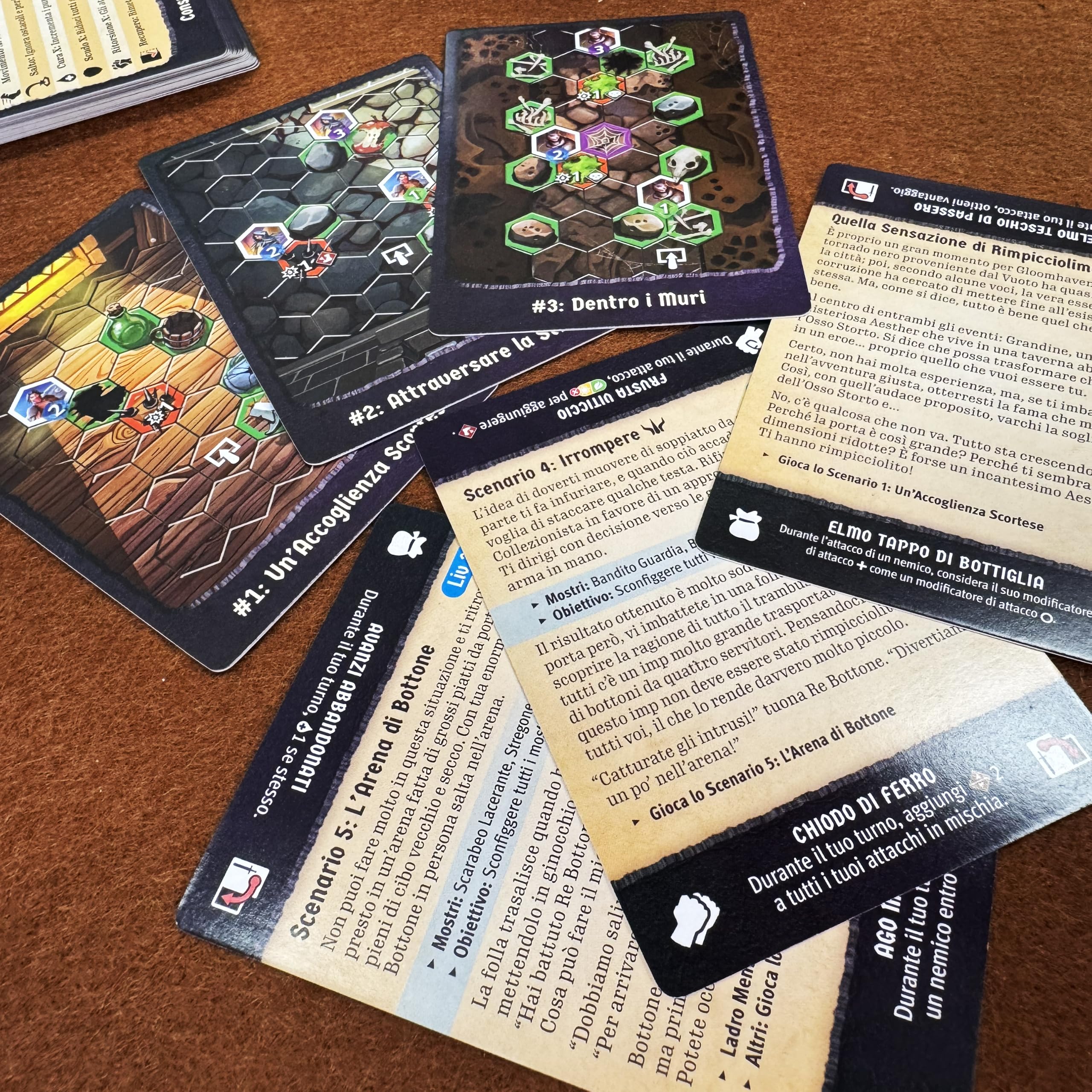 Asmodee Gloomhaven Buttons & Bugs gioco da tavolo solitario 20 scenari