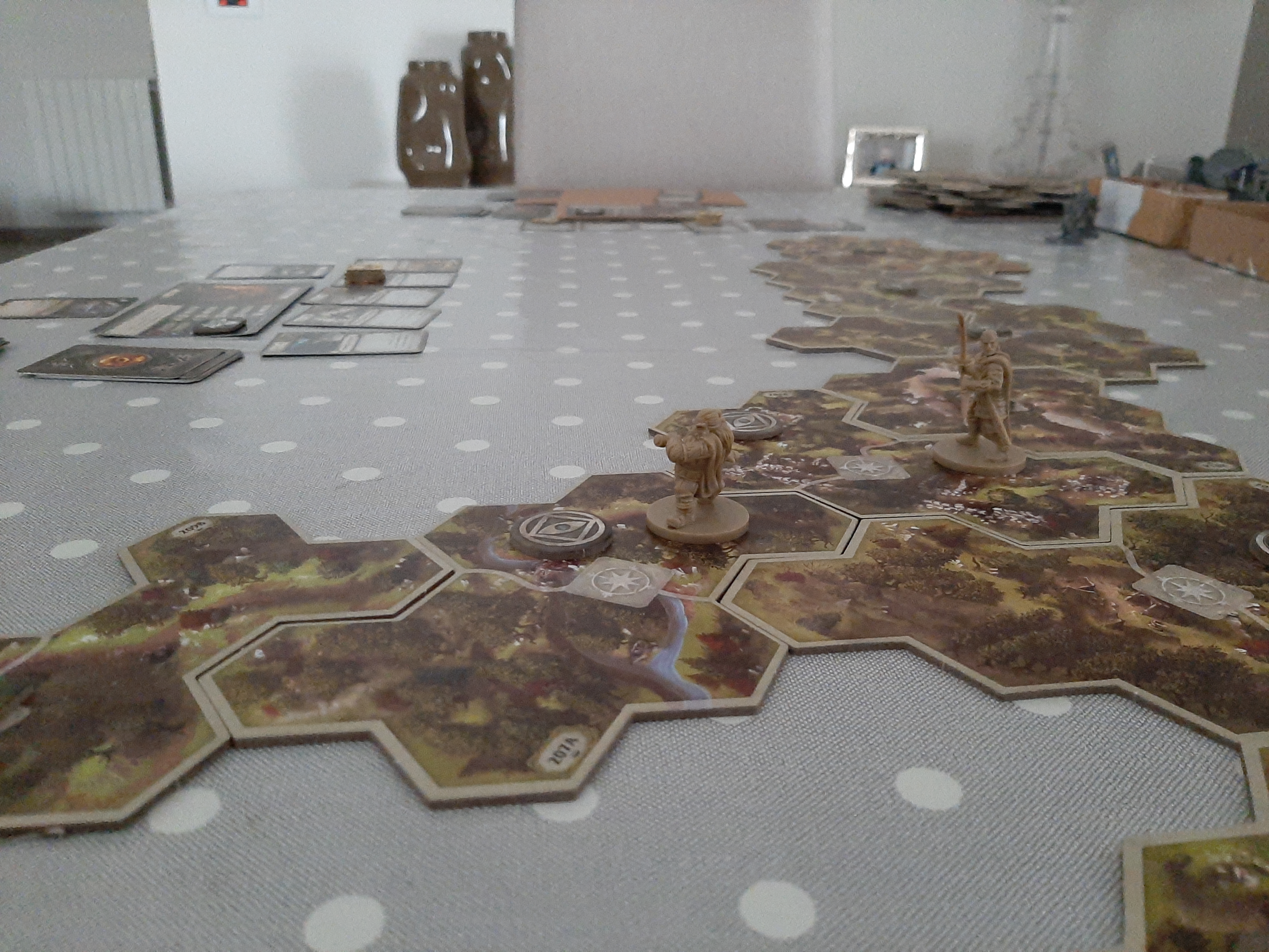 Asmodee Viaggi nella Terra di Mezzo gioco da tavolo cooperativo con app