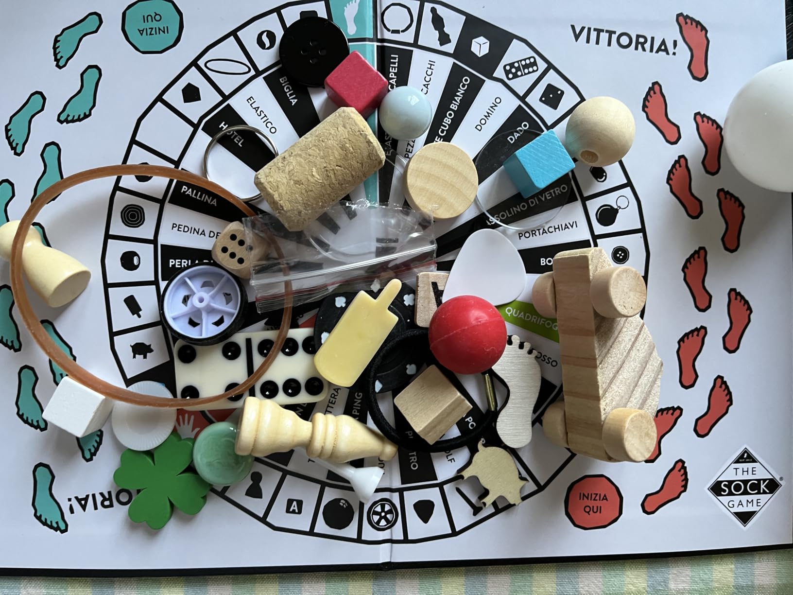 Asmodee The Sock Game Gioco da Tavolo Tattile 2 Squadre