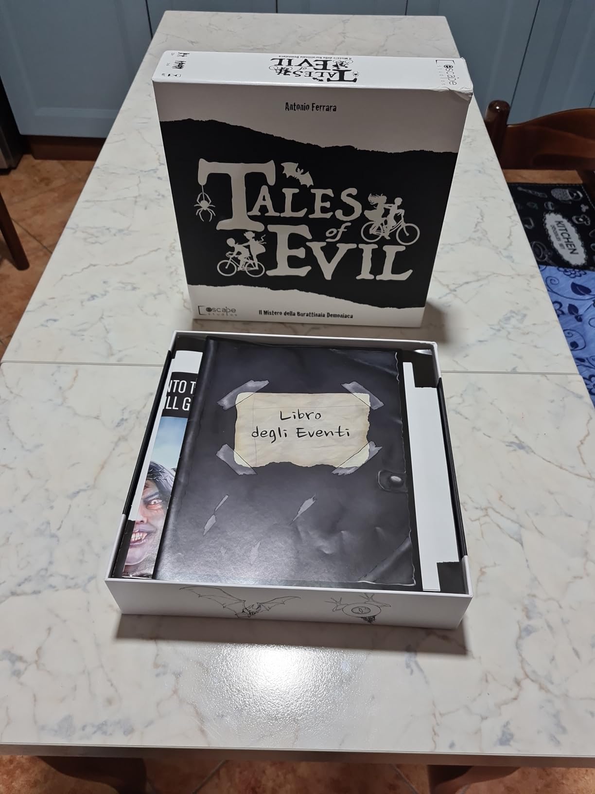 Asmodee Giochi per Famiglie Tales of Evil Gioco Tavolo 1-6 ITA Horror