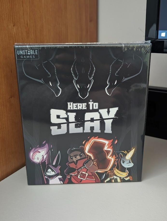 Asmodee Here to Slay gioco di carte base edizione italiana 2-6 giocatori