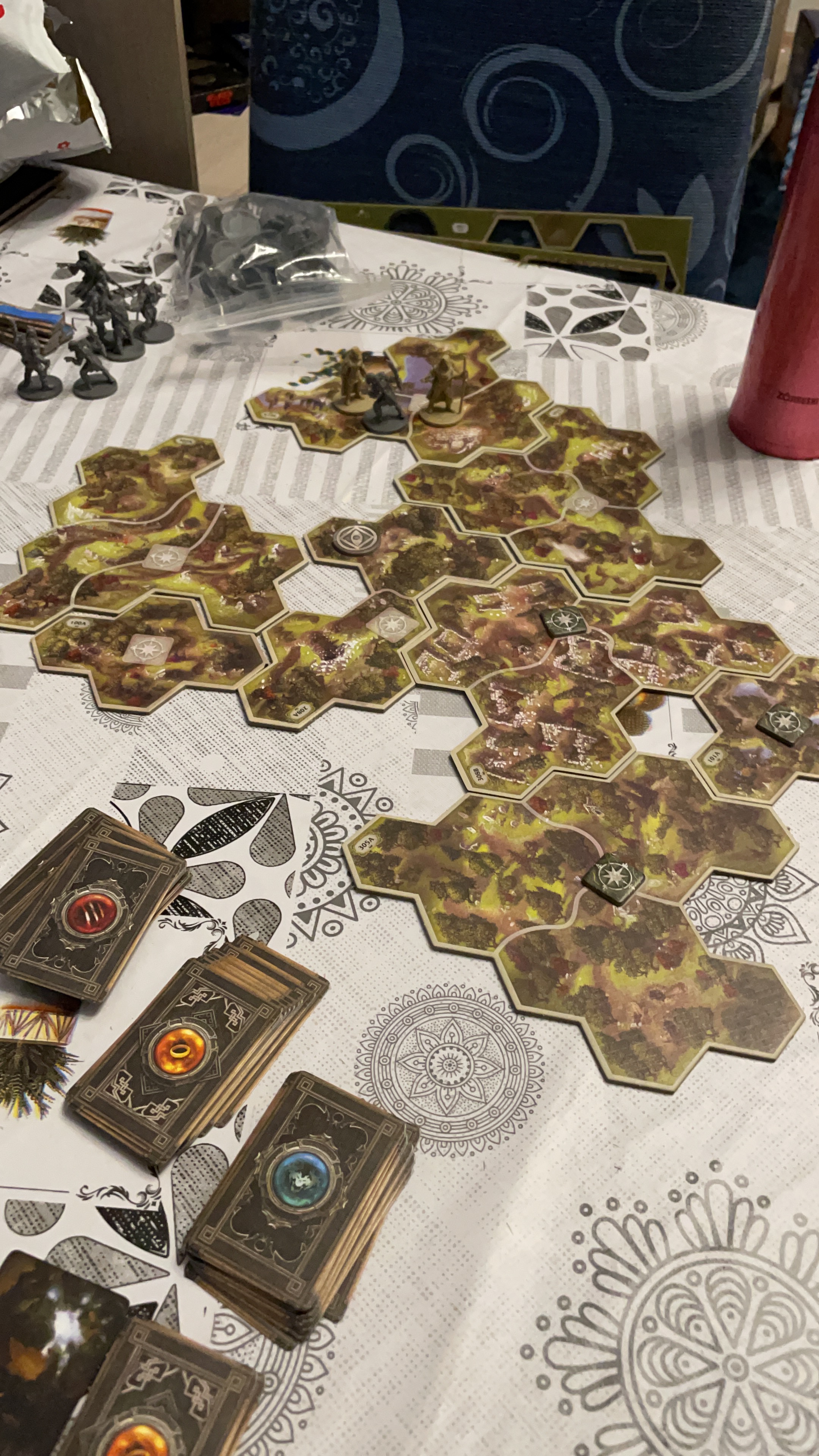 Asmodee Viaggi nella Terra di Mezzo gioco da tavolo cooperativo con app